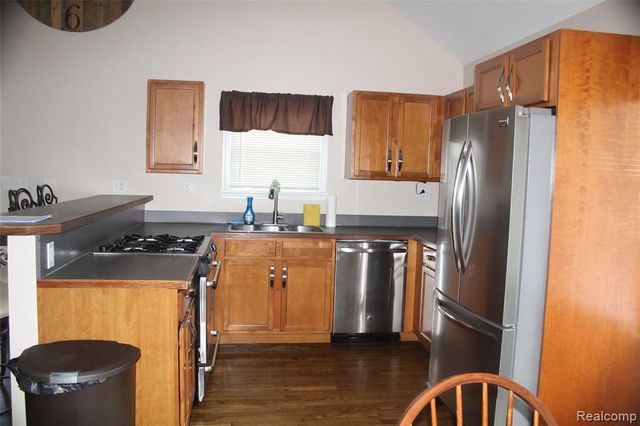 5735 Lake Grove Drive, White Lake, MI 48383