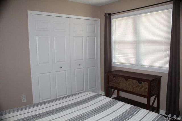 5735 Lake Grove Drive, White Lake, MI 48383