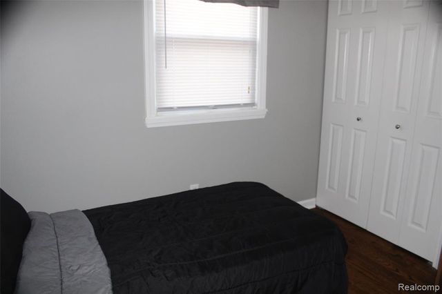 5735 Lake Grove Drive, White Lake, MI 48383