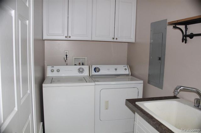 5735 Lake Grove Drive, White Lake, MI 48383
