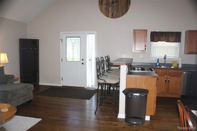 5735 Lake Grove Drive, White Lake, MI 48383