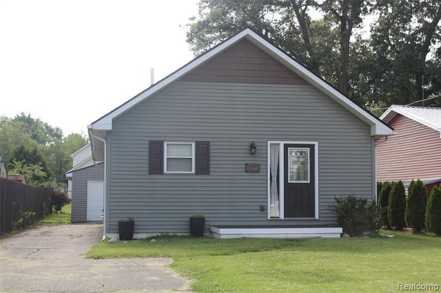 5735 Lake Grove Drive, White Lake, MI 48383