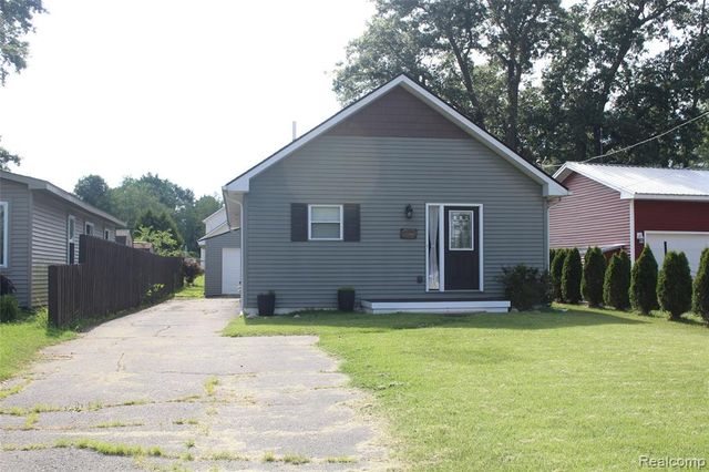 5735 Lake Grove Drive, White Lake, MI 48383