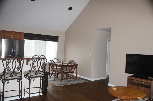 5735 Lake Grove Drive, White Lake, MI 48383
