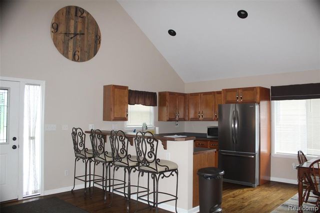 5735 Lake Grove Drive, White Lake, MI 48383