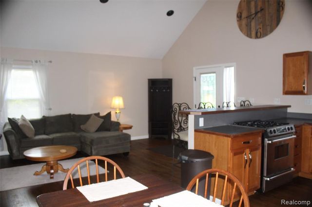 5735 Lake Grove Drive, White Lake, MI 48383