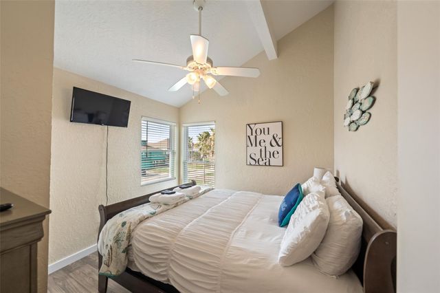 313 Schooner Drive, Freeport, TX 77541