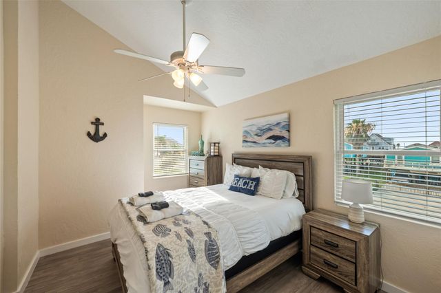313 Schooner Drive, Freeport, TX 77541