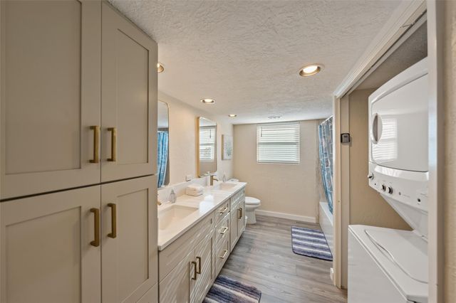 313 Schooner Drive, Freeport, TX 77541