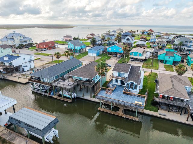 313 Schooner Drive, Freeport, TX 77541