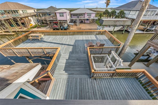 313 Schooner Drive, Freeport, TX 77541