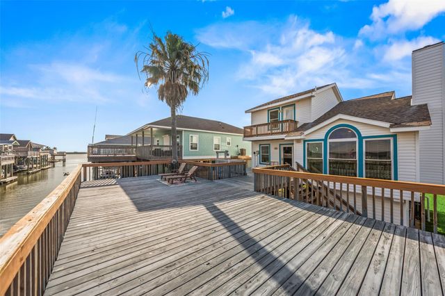 313 Schooner Drive, Freeport, TX 77541