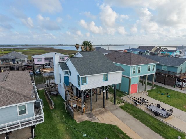 313 Schooner Drive, Freeport, TX 77541