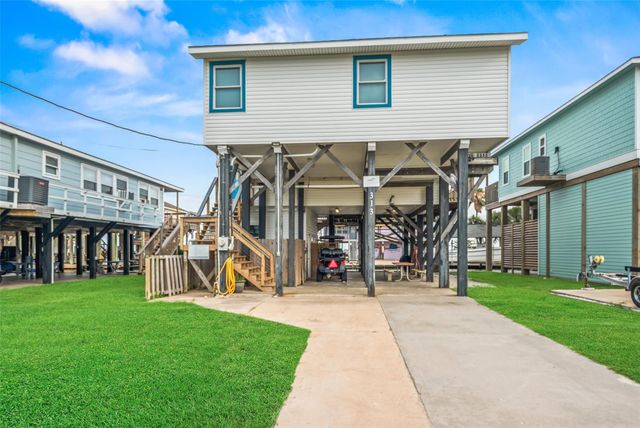 313 Schooner Drive, Freeport, TX 77541