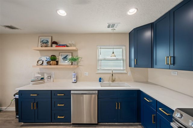 313 Schooner Drive, Freeport, TX 77541