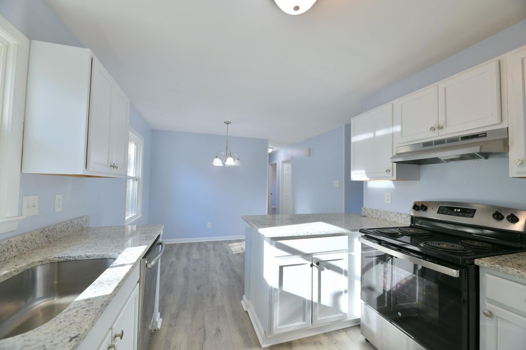 Image 13 of property listing at 109 Tupelo Street, Summerville, SC 29485