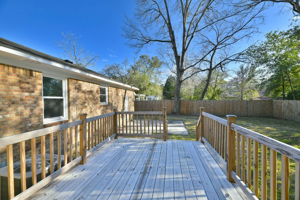 Image 27 of property listing at 109 Tupelo Street, Summerville, SC 29485