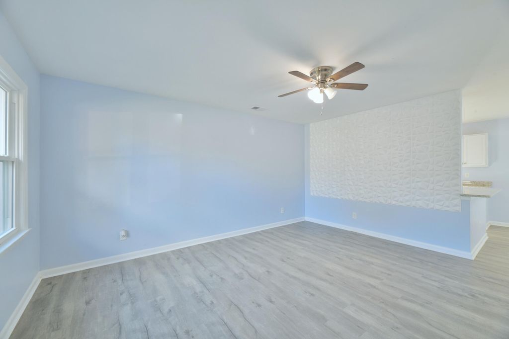 Image 4 of property listing at 109 Tupelo Street, Summerville, SC 29485