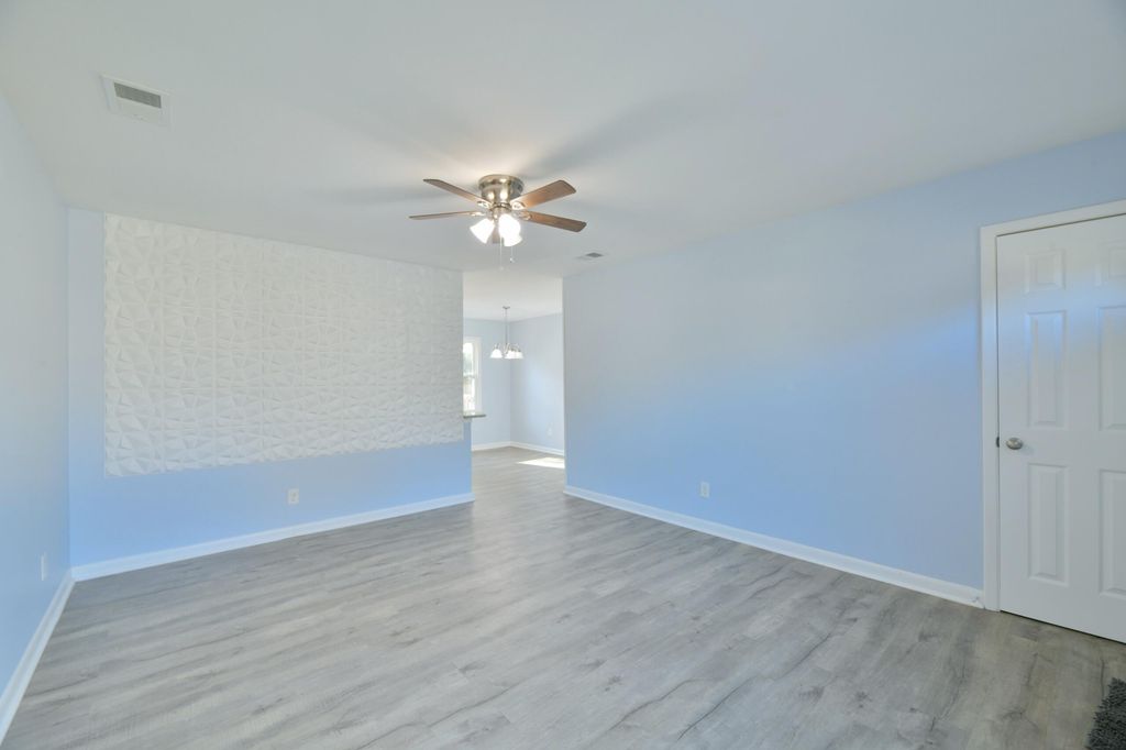 Image 5 of property listing at 109 Tupelo Street, Summerville, SC 29485