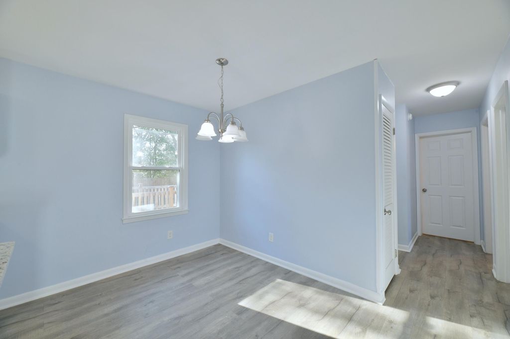 Image 7 of property listing at 109 Tupelo Street, Summerville, SC 29485