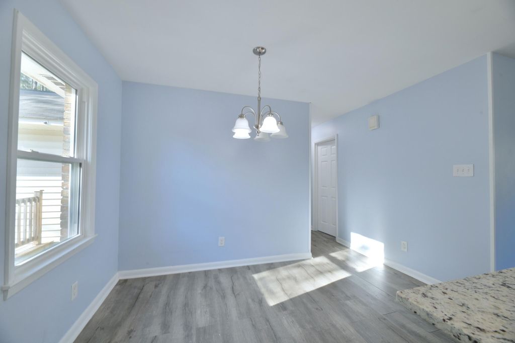 Image 8 of property listing at 109 Tupelo Street, Summerville, SC 29485