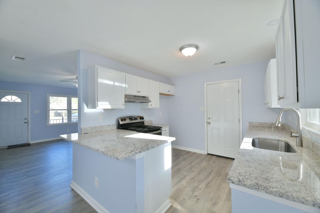 Image 9 of property listing at 109 Tupelo Street, Summerville, SC 29485