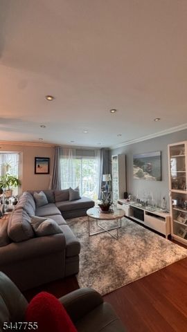 40 Holly St, Jersey City, NJ 07305