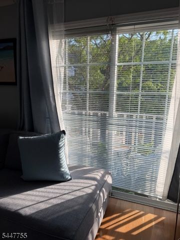 40 Holly St, Jersey City, NJ 07305