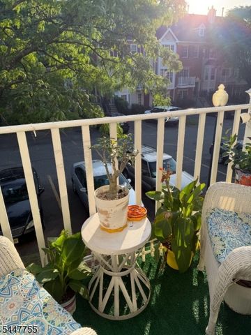 40 Holly St, Jersey City, NJ 07305