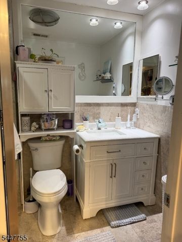 40 Holly St, Jersey City, NJ 07305