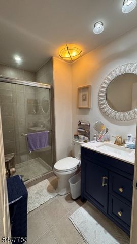 40 Holly St, Jersey City, NJ 07305