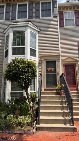 40 Holly St, Jersey City, NJ 07305