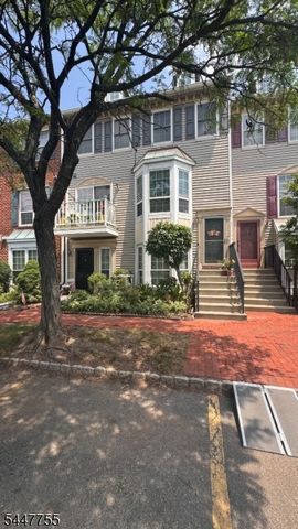 40 Holly St, Jersey City, NJ 07305