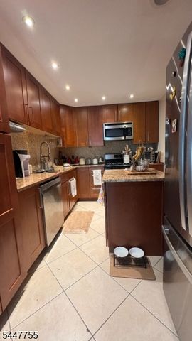 40 Holly St, Jersey City, NJ 07305