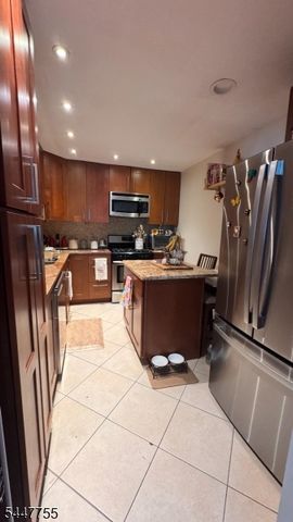 40 Holly St, Jersey City, NJ 07305