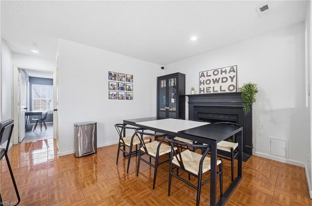 305 Oak Gate DR, Chesapeake, VA 23320