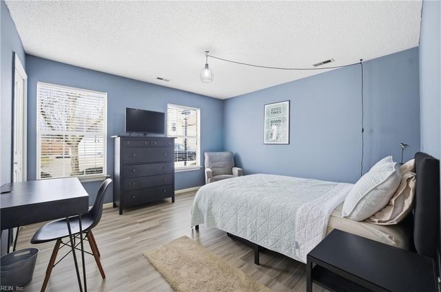 305 Oak Gate DR, Chesapeake, VA 23320