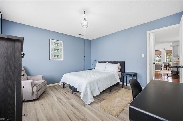 305 Oak Gate DR, Chesapeake, VA 23320