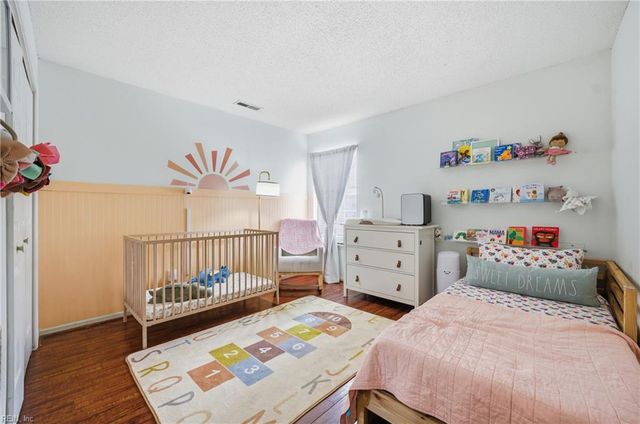 305 Oak Gate DR, Chesapeake, VA 23320