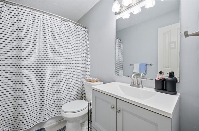 305 Oak Gate DR, Chesapeake, VA 23320