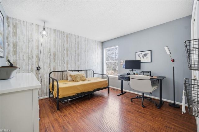 305 Oak Gate DR, Chesapeake, VA 23320