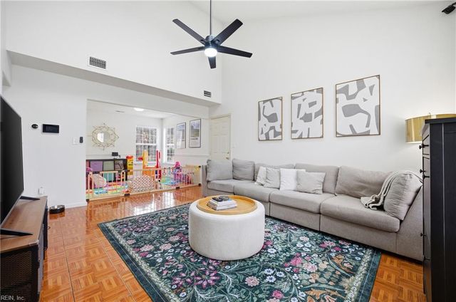 305 Oak Gate DR, Chesapeake, VA 23320