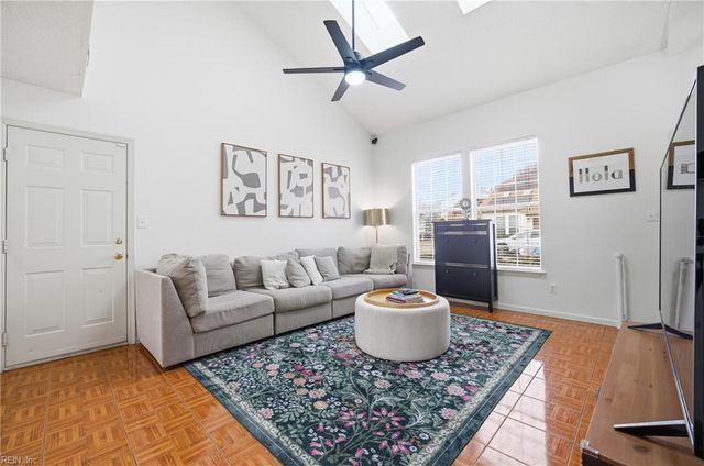 305 Oak Gate DR, Chesapeake, VA 23320