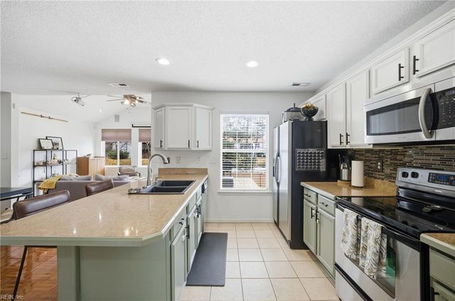 305 Oak Gate DR, Chesapeake, VA 23320