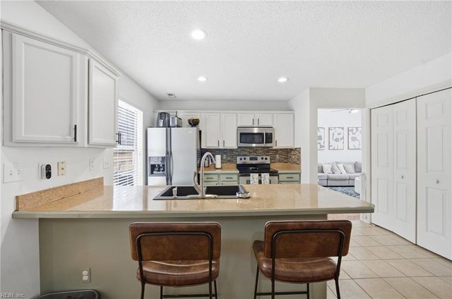 305 Oak Gate DR, Chesapeake, VA 23320