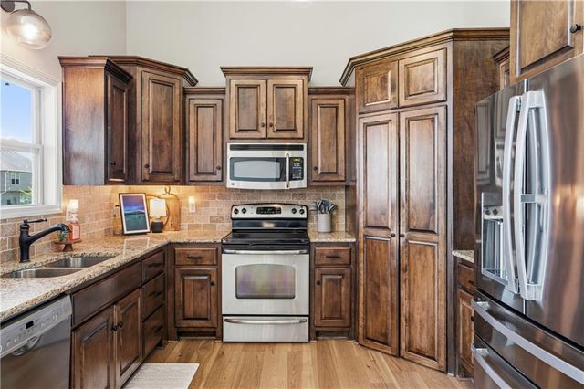 1401 NE 106th Place, Kansas City, MO 64155