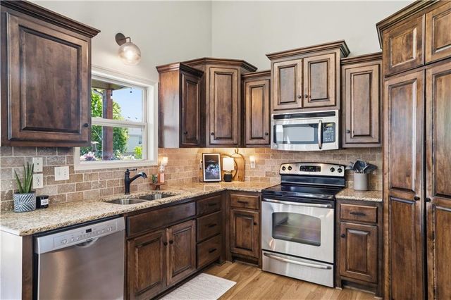 1401 NE 106th Place, Kansas City, MO 64155
