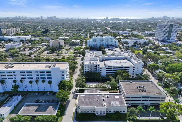 8 SE 8TH Street, Fort Lauderdale, FL 33316