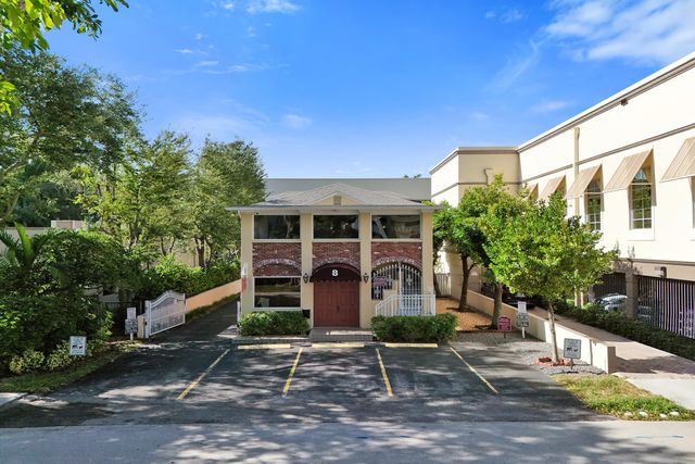 8 SE 8TH Street, Fort Lauderdale, FL 33316
