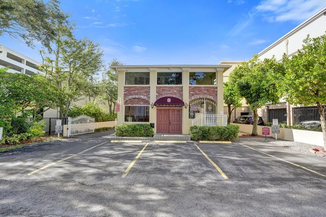 8 SE 8TH Street, Fort Lauderdale, FL 33316